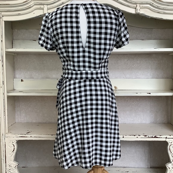 Checkered Summer Dress - Picture 4 of 12